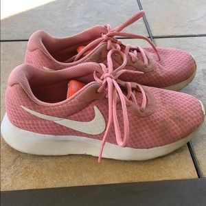 Nike tanjun sneakers